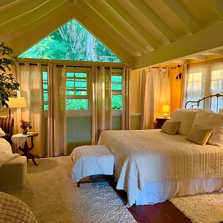 Refreshing Private Suite At Hawi Guest House